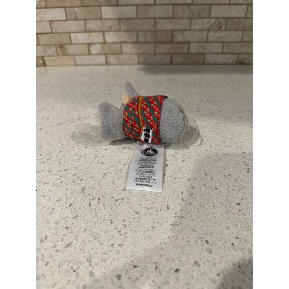 Disney Store Vacation Photographer Dumbo Tsum Tsum Plush 3.5" - Picture 2 of 3